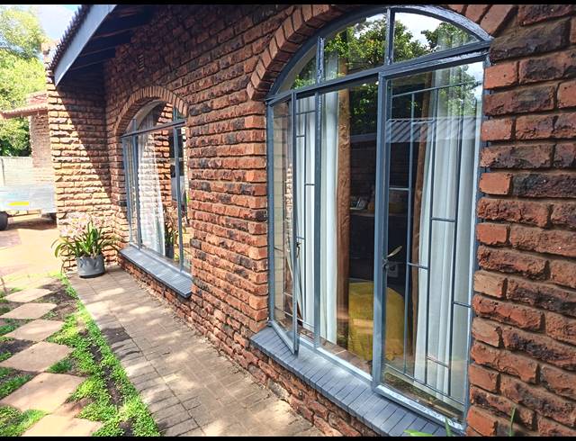 3 BEDROOM HOUSE FOR SALE IN GOLF PARK